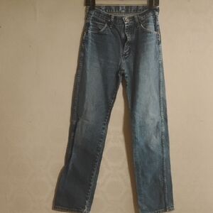 Wrangler Men's/ Woman's Classic Blue Straight Leg Jeans, Size 26. Great For Fall